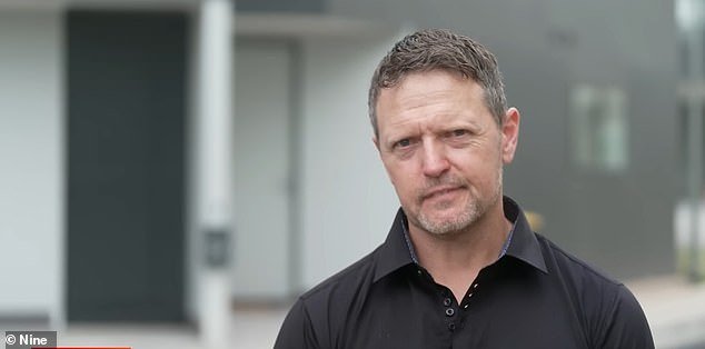 Daniel pasó meses intentando desalojar a sus inquilinos del infierno… no sólo le debían 25.000 dólares, sino que también le dejaron una desagradable sorpresa en su propiedad.