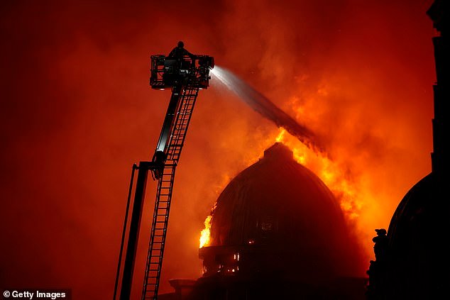 Los puntos de acceso ilegal al vapeo en Gran Bretaña han sido mapeados después de que el incendio de la estación de tren de Glasgow, que devastó un edificio victoriano, fuera iniciado por una tienda de tabaco no registrada.