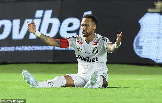 Neymar sufre otro revés por lesión, ya que Santos lo retiró en el último minuto antes de la visita de exploración del técnico brasileño Carlo Ancelotti, con el temor de perderse la Copa del Mundo.