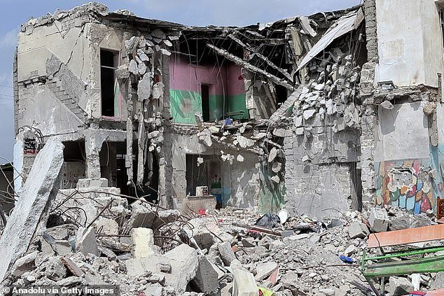 Hegseth dice que tomamos “muy en serio” las muertes de civiles en Irán en medio de la ira por el bombardeo de una escuela de niñas.