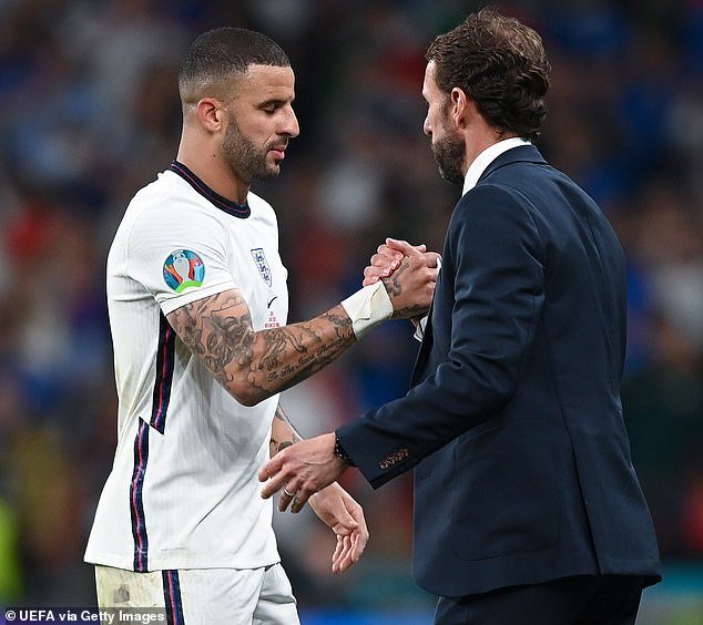 Kyle Walker habla sobre la sorprendente retirada de Inglaterra antes de la Copa del Mundo, afirmando que los Tres Leones “carecieron de la mentalidad” para ganar partidos importantes en torneos durante su carrera internacional.