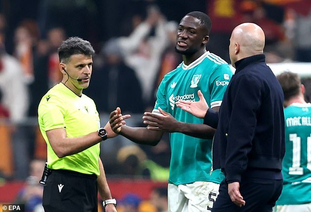 Galatasaray – Liverpool 0-1: Los hombres de Arne Slot tuvieron suerte de escapar de un encuentro mal manejado en Estambul, escribe LEWIS STEELE, después de una serie de errores descuidados y un gol MUY controvertido que fue anulado