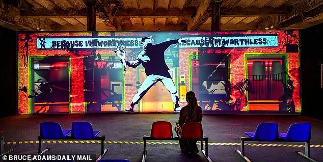 ¡El Banksy completo! Oportunidad de ver por primera vez la recreación de las 200 coloridas obras del famoso artista callejero que han deleitado a millones