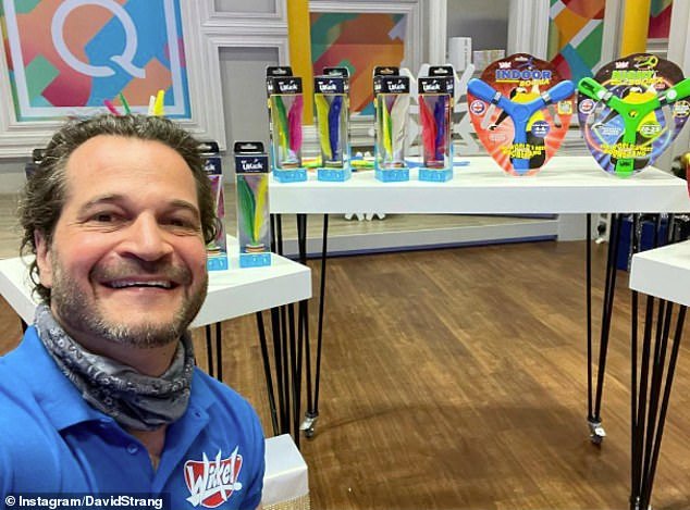 El jefe de una empresa de juguetes que se coló en los Oscar se quitó la vida después de que su negocio fracasara y acumulara enormes deudas