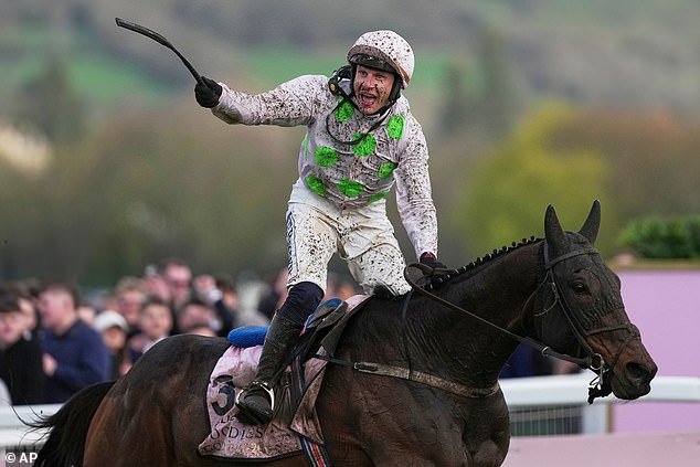 El afortunado hombre de 69 años gana un ENORME pago de casi £ 500 000 de Paddy Power después de una impresionante apuesta en el último día del Festival de Cheltenham.