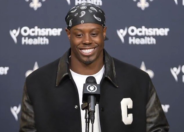 La estrella de la NFL Travis Etienne sorprende a los fanáticos al revelar que todos han estado diciendo mal su nombre durante AÑOS