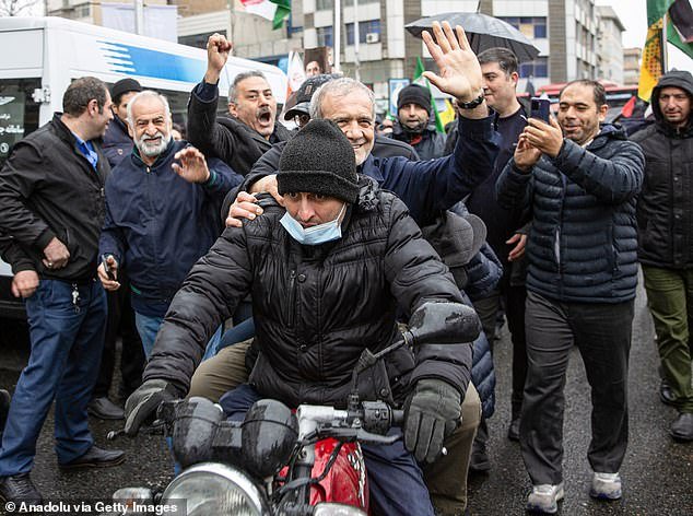 Desertores ejecutados y prueba de que el régimen iraní aún podría colapsar: DAVID PATRIKARAKOS revela la debilidad potencialmente fatal de los mulás…