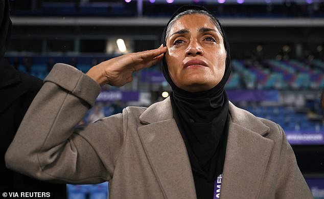 La entrenadora iraní de la Copa Asiática da extrañas razones por las que cree que los jugadores eligieron buscar asilo en Australia