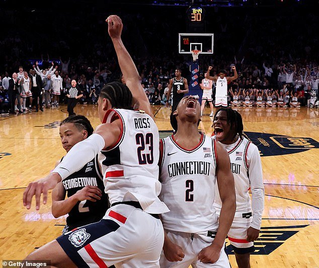 UConn maneja fácilmente Georgetown y prepara un juego por el título del Big East con su rival St. John’s