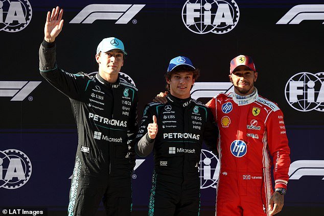 ‘Algo anda mal con el coche’: George Russell sufre problemas técnicos en China mientras su compañero de equipo en Mercedes, Kimi Antonelli, se convierte en el último piloto de Gran Premio en conseguir la pole… después de que el británico ampliara su ventaja en el campeonato con una victoria al sprint