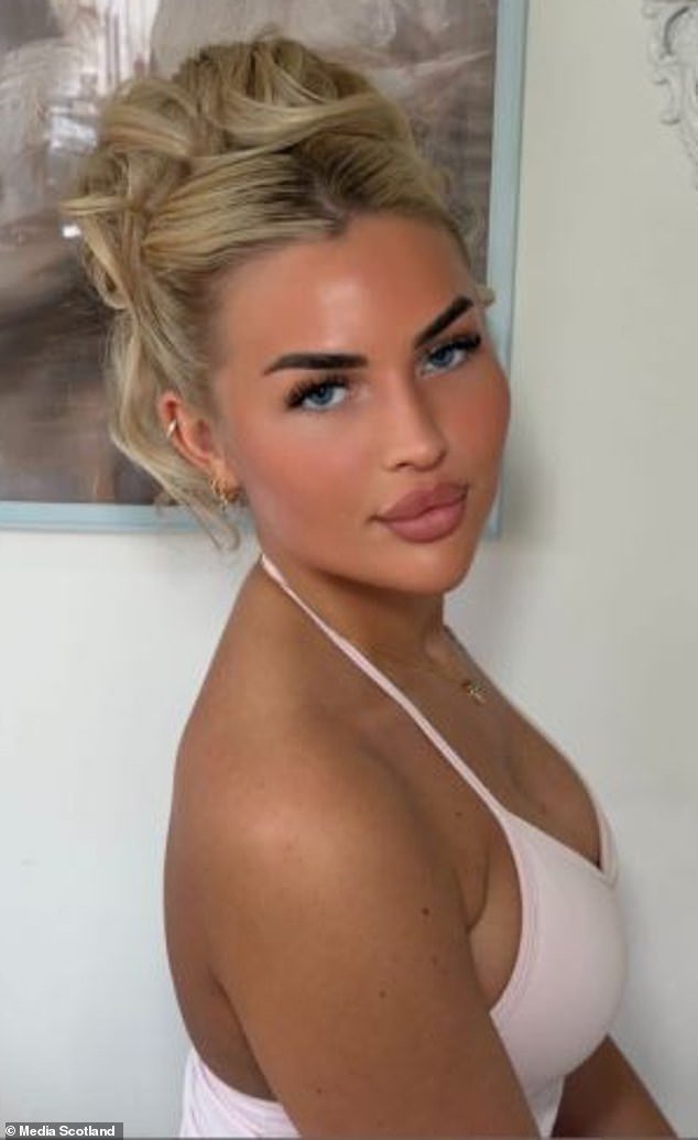 Una familia devastada recuerda a la mujer “más amable”, de 24 años, que murió en un accidente automovilístico mientras su pasajero luchaba por su vida en el hospital.