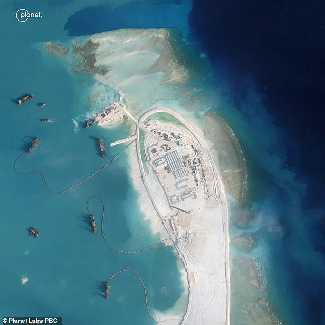 China construye la Gran Muralla de Arena: Xi Jinping ordena una campaña de dragado masiva para convertir las islas en disputa del Mar de China Meridional en bases militares