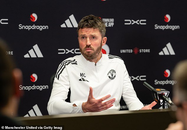 Michael Carrick advierte a las estrellas del Man United sobre la clasificación para la Liga de Campeones mientras buscan recuperarse de la derrota en Newcastle