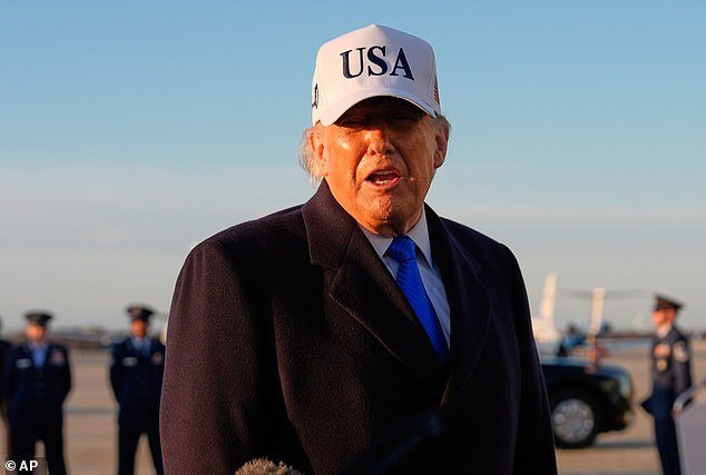 La jefa de la Casa Blanca, Susie Wiles, está luchando por contener a Trump mientras fuentes internas revelan una peligrosa estrategia triple frente a Irán que mantiene alerta a sus asesores.