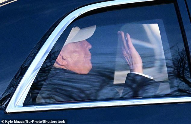 Trump está pidiendo al Reino Unido que envíe barcos al Estrecho de Ormuz para ayudar a desbloquearlo… después de que Gran Bretaña finalmente logró desplegar el HMS Dragon el martes.