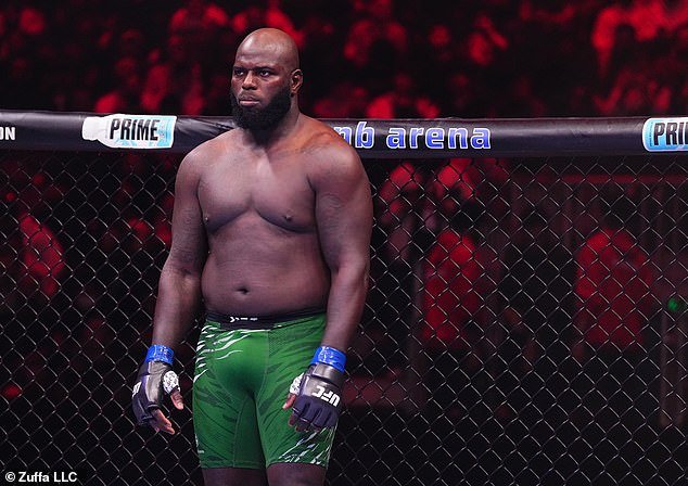 Ex estrella de UFC absuelta de delitos graves después de supuestamente morder a víctimas en un incidente de Florida