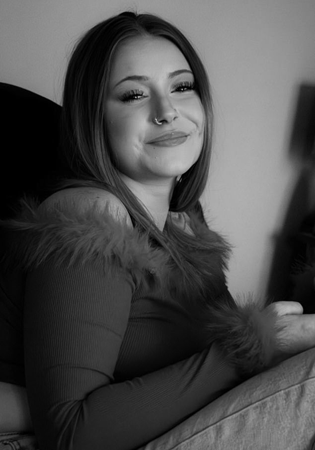 Familia ‘devastada’ rinde homenaje a la madre de dos hijos, amante de la batería y el bajo, de 28 años, encontrada muerta en un apartamento mientras un hombre de 39 años enfrenta cargos de asesinato