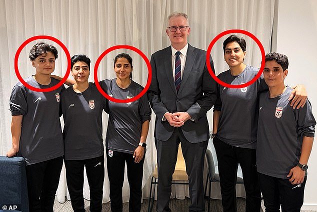 Impactante teoría sobre cómo el régimen iraní logró apoderarse de tres futbolistas que se escondían en un escondite secreto, temiendo que el resto abandonara Australia.