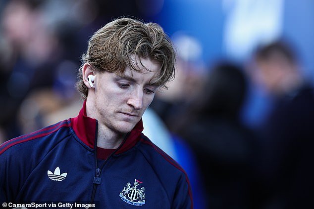 Anthony Gordon critica las “absolutas tonterías” de Alan Shearer y Wayne Rooney y les dice que pueden “hacerlo mejor”, después de que los expertos criticaran su postura sobre el movimiento del banquillo del Barcelona.