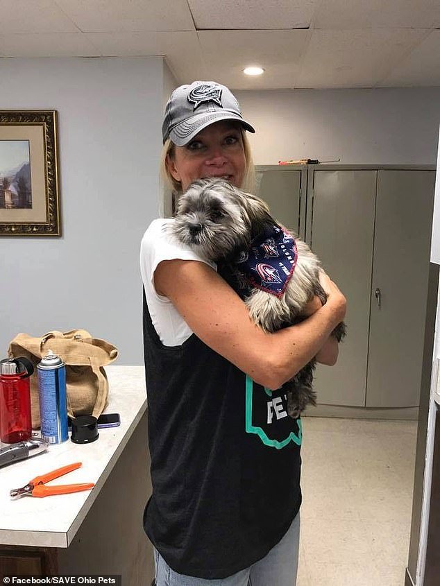 El entrenador de la NHL lamenta la trágica pérdida de su esposa durante 51 años mientras el mundo del hockey se une para apoyar a la familia después de una larga enfermedad.