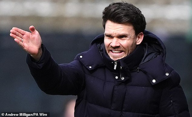 El jefe de los Rangers, Danny Rohl, admite que no podía dejar de sonreír cuando escuchó que Hearts había cometido un error en la carrera por el título.