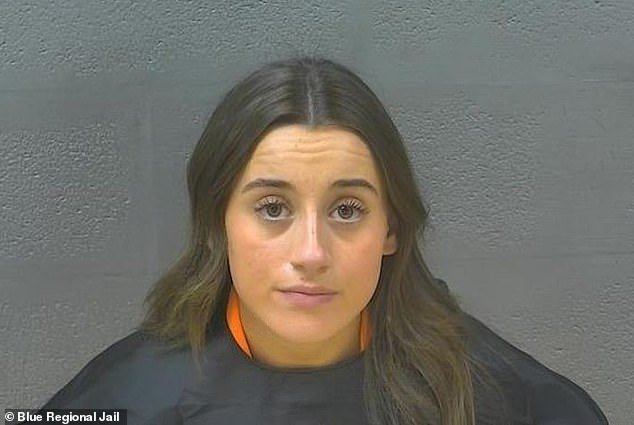 Niñera del infierno es enviada a prisión por matar de hambre a una niña, encerrarla en una jaula y golpearla durante meses