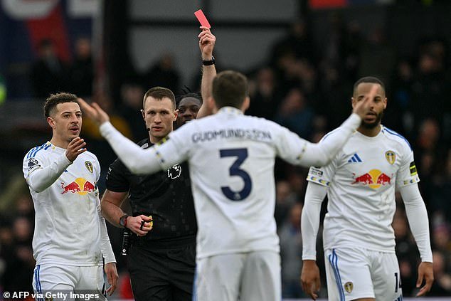 Crystal Palace 0-0 Leeds: el punto muerto de Selhurst Park se ve empañado por otro aullido del árbitro cuando el árbitro parece OLVIDAR que la estrella ya recibió una tarjeta amarilla