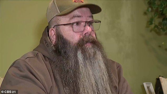 El conductor del autobús renuncia a su trabajo en el acto después de que le dijeran que se quitara la gorra MAGA.