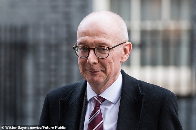 Los ministros deben decirles a los parlamentarios laboristas que ya no pueden evadir los recortes de asistencia social mientras implementan un plan de mil millones de libras esterlinas.