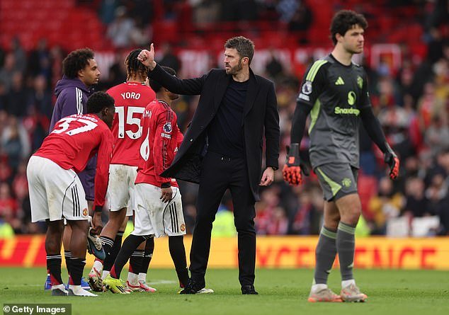 CHRIS WHEELER: Si Michael Carrick cumple con esta condición, se le debe dar el trabajo permanente en Man United.