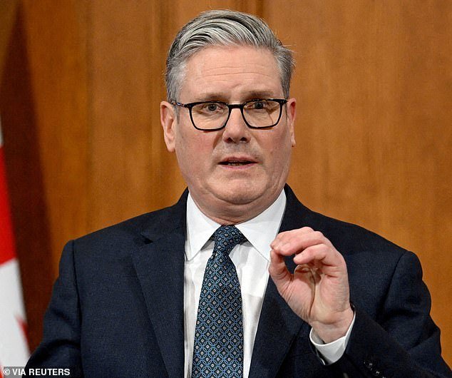 Starmer se niega a enviar buques de guerra: el primer ministro le dice a Trump que Gran Bretaña “no está lista” mientras Estados Unidos pide ayuda para proteger el Estrecho de Ormuz