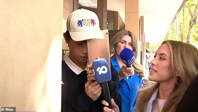 El upskirter en serie que filmó a más de 100 mujeres en baños públicos podría ser deportado. Elon Musk compartió un desafiante mensaje de tres palabras con Australia