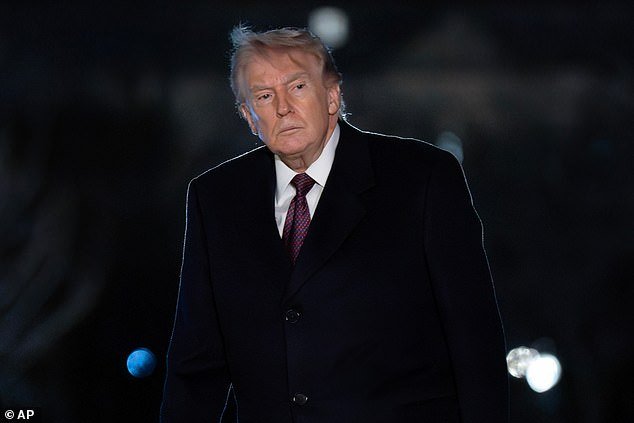 Trump advierte sobre un “muy mal futuro” para la OTAN si se rechaza su demanda de que buques de guerra patrullen el Estrecho de Ormuz, sugiriendo que podría castigar a Ucrania.