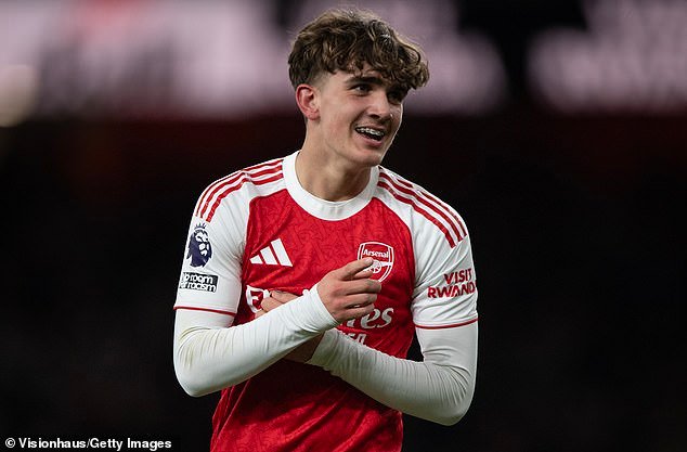 El chico maravilla del Arsenal, Max Dowman, de 16 años, debe ser descartado de la contienda por el título de la Premier League para concentrarse en sus GCSE a pesar de su gol récord, afirma Wayne Rooney.