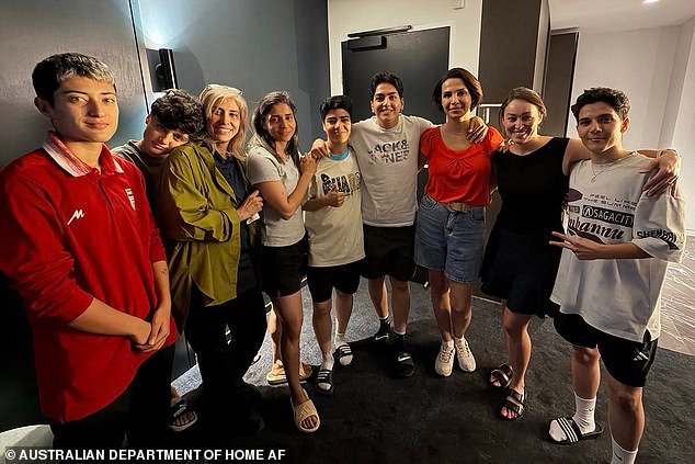 Cinco “traidores” del fútbol femenino iraní que pidieron asilo en Australia han dado la vuelta y planean regresar a Irán tras “amenazas e intimidaciones”.