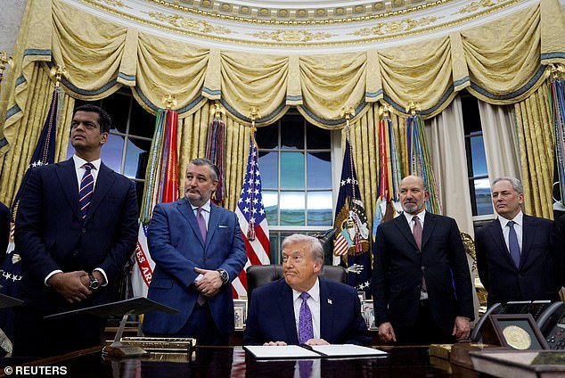 El asesor multimillonario de Trump condena públicamente la guerra con Irán mientras JD Vance se agita por la amenaza nuclear de Israel