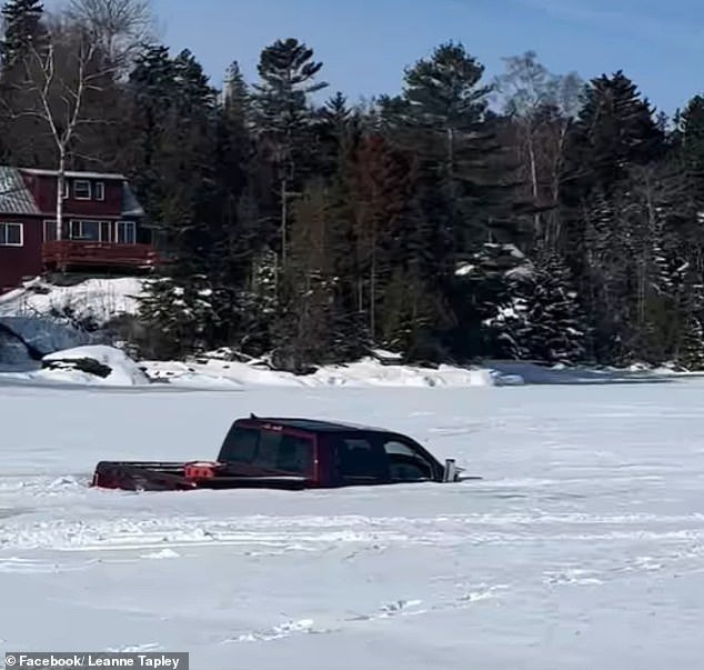 Una mujer de Maine experimentó una pesadilla inimaginable mientras conducía a través del LAGO congelado para ir a pescar en el hielo.