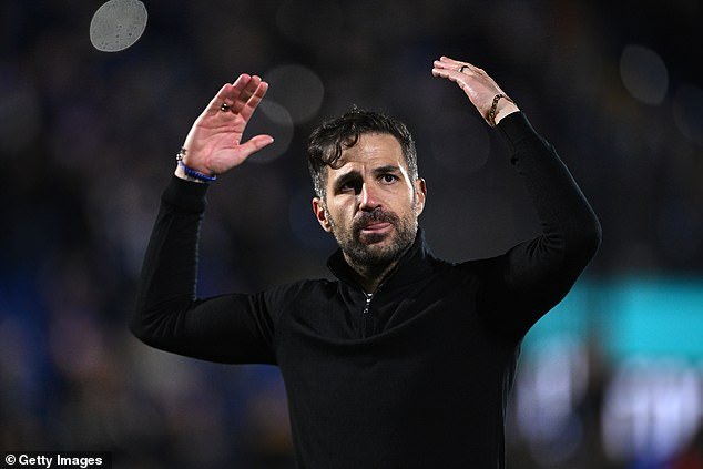 Cesc Fábregas está envuelto en una acalorada disputa con el técnico de la Serie A, ya que el técnico se niega a estrechar la mano de la ex estrella del Arsenal porque se comportó “irrespetuosamente” después de la victoria de Como.