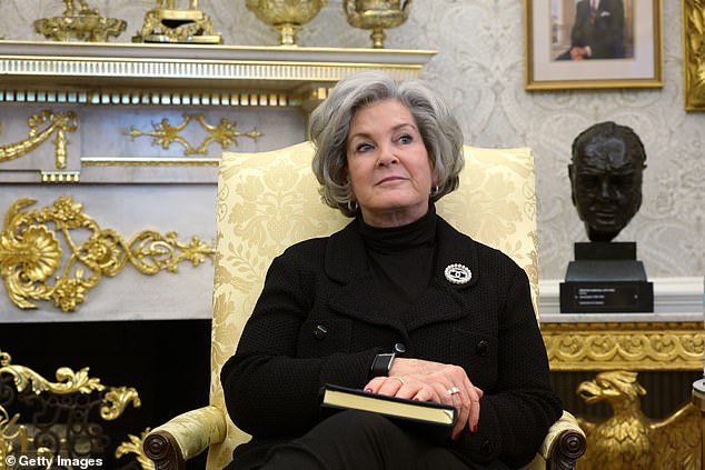 Trump anuncia que la jefa de gabinete de la Casa Blanca, Susie Wiles, ha sido diagnosticada con cáncer de mama en “etapa temprana”