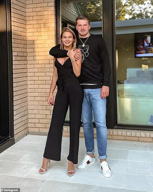 La estrella de la NBA Luka Doncic lanza un nuevo ataque contra su ex novia de la infancia… mientras ella se esconde con sus hijas en la antigua mansión de SU madre en medio de rumores de romances de primer nivel.