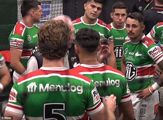 Entrenador de la NRL captado por la cámara en una aparición salvaje en las redes sociales inmediatamente después de la invasión del campo