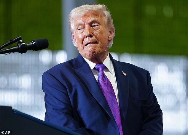 Donald Trump puede enfrentar una prohibición de la Copa del Mundo y los Juegos Olímpicos de Los Ángeles mientras el organismo deportivo mundial mantiene conversaciones sobre una medida sorprendente.