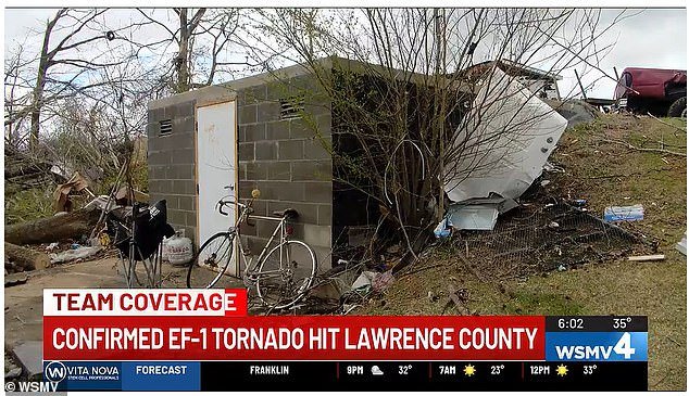 La familia se acurruca en un búnker durante la noche para sobrevivir al enorme tornado que arrasa su hogar mientras tormentas devastadoras arrasan los Estados Unidos.