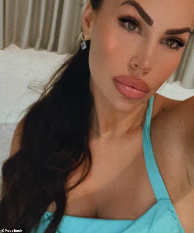 Una empleada del mostrador de facturación de Emirates que gastó dinero en artículos de diseño y en un aumento de senos admite haber ayudado a una pandilla a contrabandear millones en efectivo a Dubái.