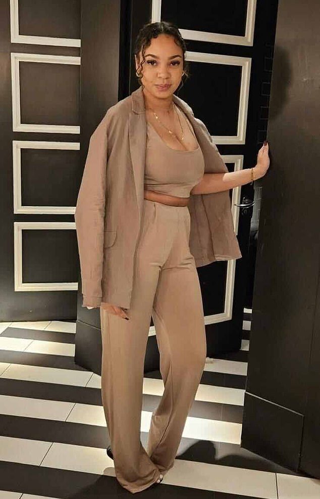 La aspirante a cantante murió en un accidente de autobús de dos pisos pocos días antes del acuerdo que lanzaría su carrera musical.