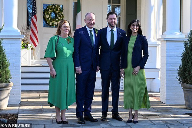 Trump llega a un acuerdo de 6.000 millones de dólares con la pequeña Irlanda para financiar empleos en Estados Unidos después de afirmar que los irlandeses estaban “robando” a las empresas estadounidenses.