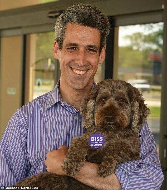 El aspirante a congresista demócrata se vio envuelto en un escándalo tras ser asesinado por Jeopardy! fue acusado de una “relación inapropiada”. candidato al que una vez enseñó