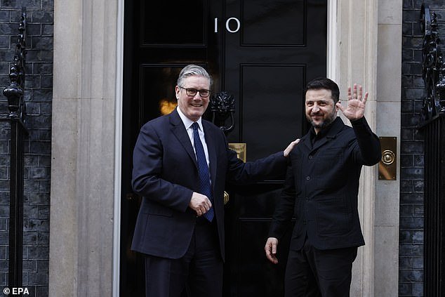 Zelensky visita Gran Bretaña para conversar mientras Starmer lucha para evitar una crisis en Medio Oriente que genera “ganancias inesperadas” para la maquinaria de guerra de Putin en Ucrania.