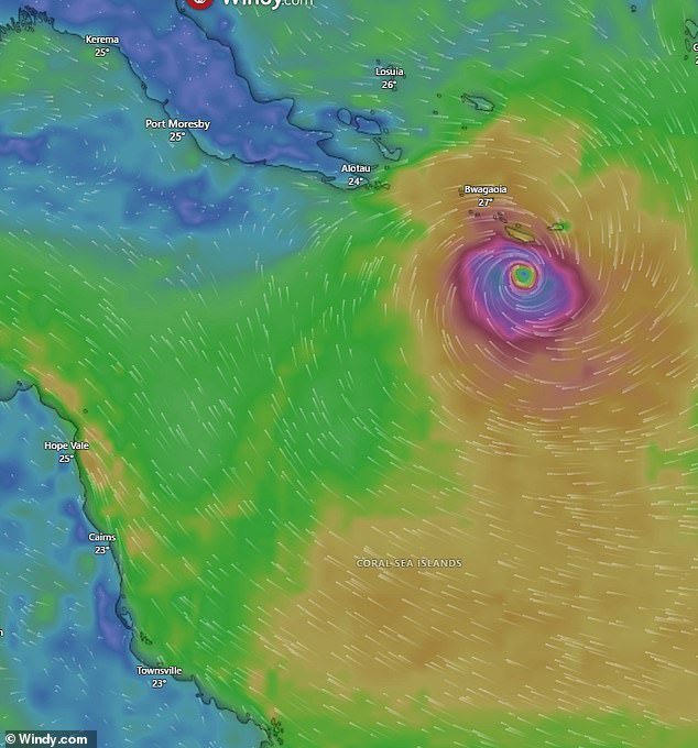 Se emite una advertencia meteorológica urgente para miles de personas mientras un ciclón tropical se dirige al extremo norte de Queensland