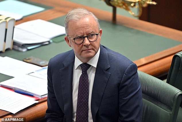 Mientras Australia acepta un número sin precedentes de extranjeros, los datos de inmigración se están destruyendo